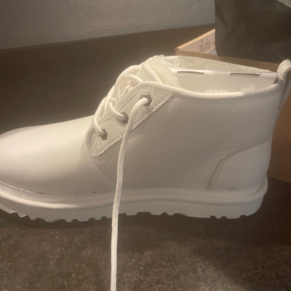 Men’s Size 9 Neumel Leather Uggs
